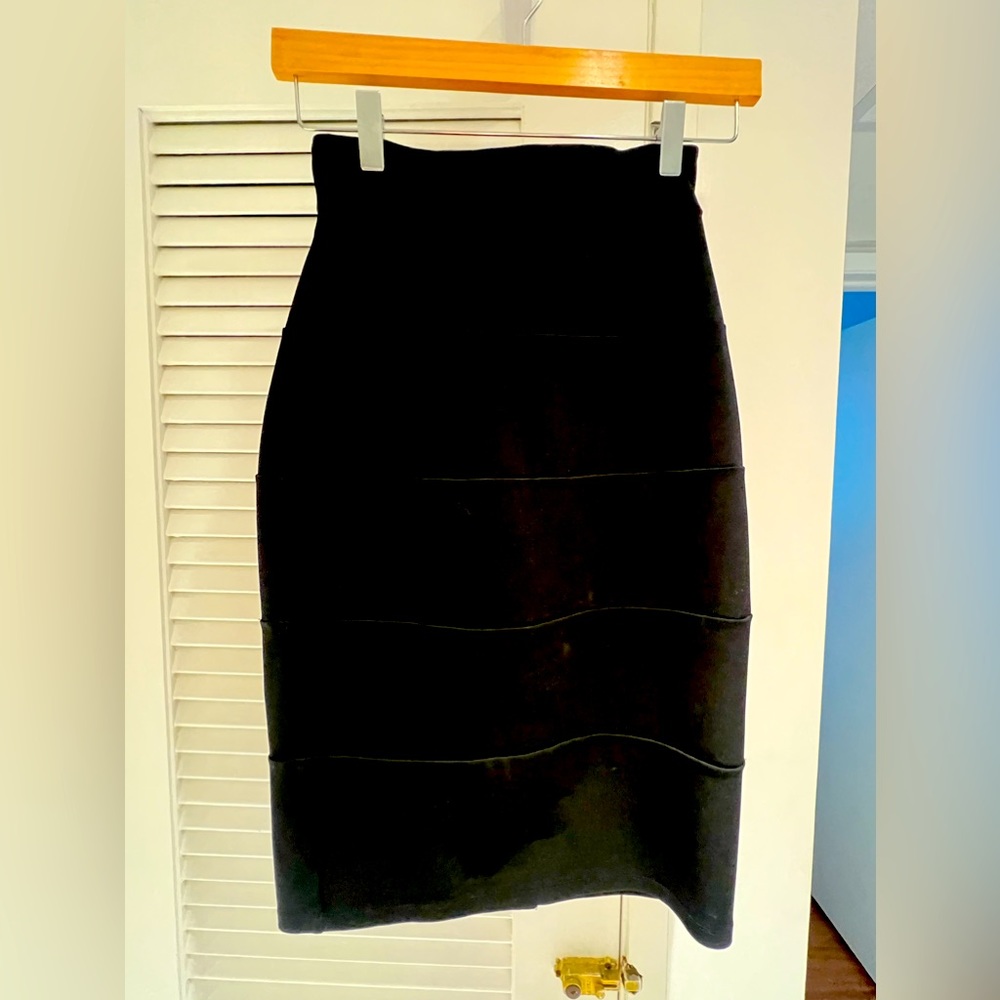 Black stretch/body on skirt with slit in back